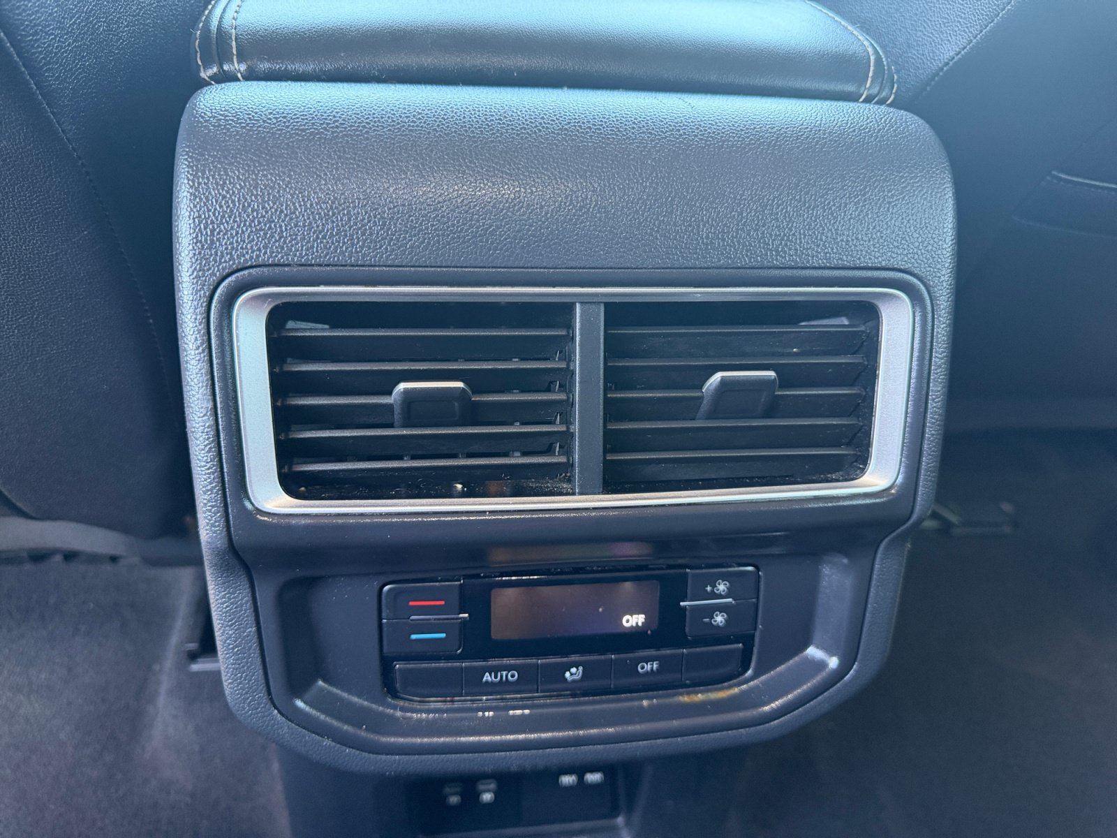 Used 2025 Volkswagen Atlas SE FWD image 29