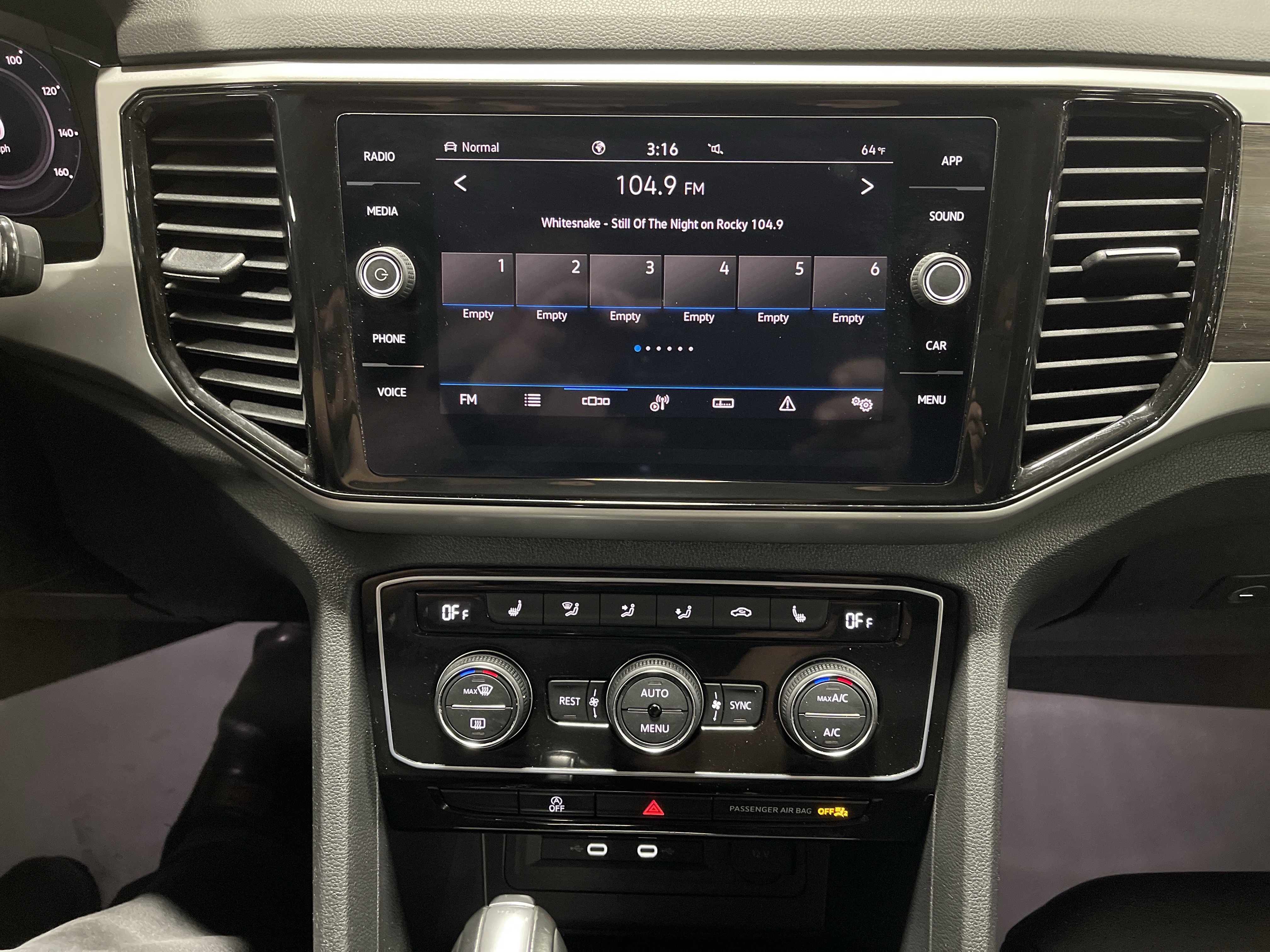 Used 2023 Volkswagen Atlas SE image 24