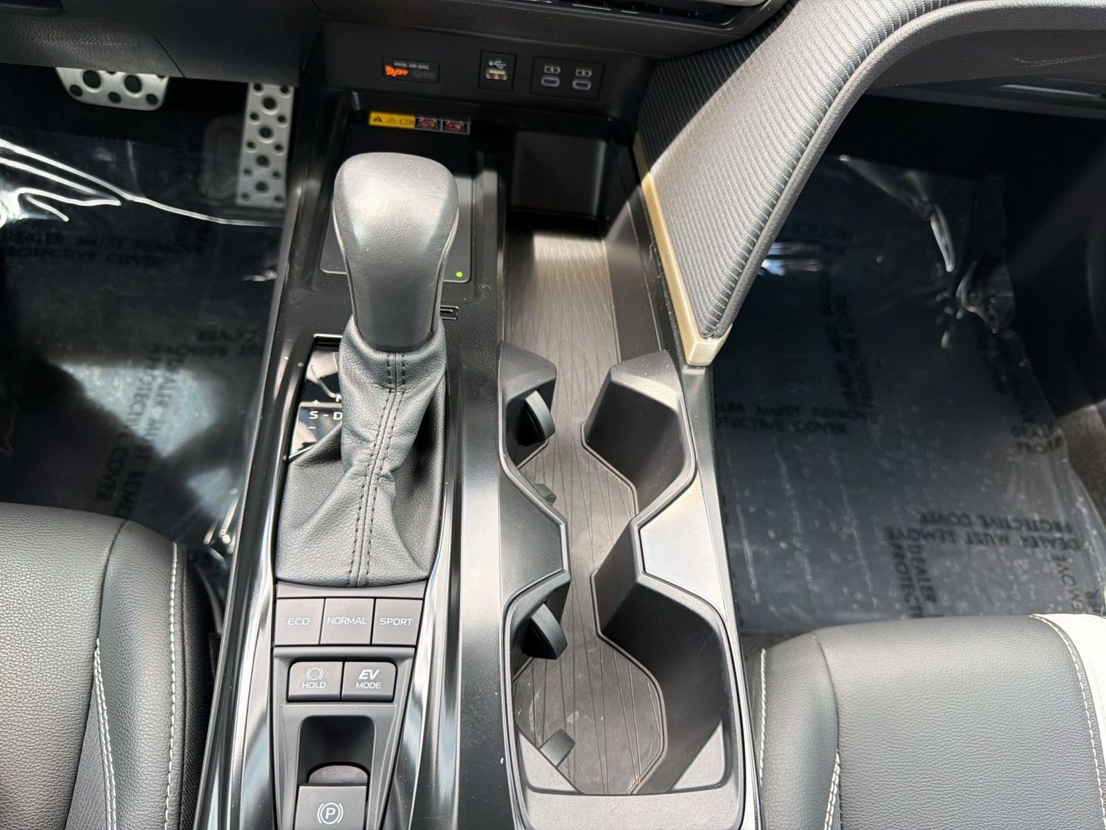 Used 2025 Toyota Camry SE w/ Multimedia Upgrade Package FWD image 17