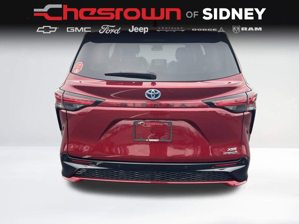 Used 2021 Toyota Sienna XSE FWD image 4