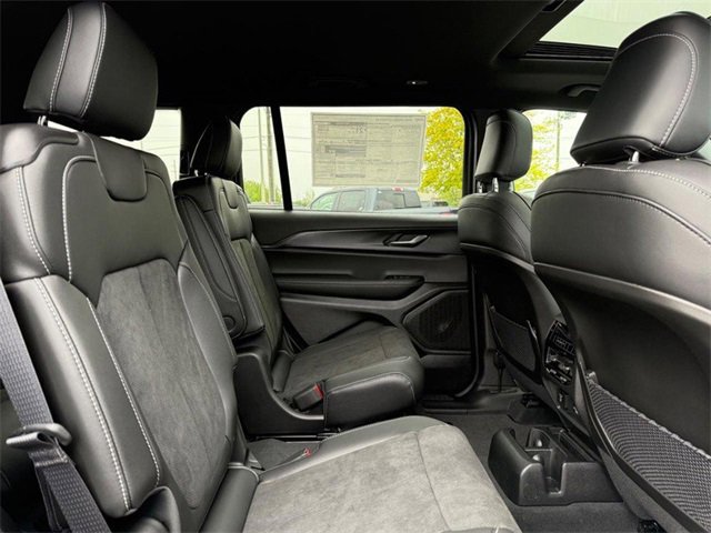 New 2025 Jeep Grand Cherokee L Altitude image 12