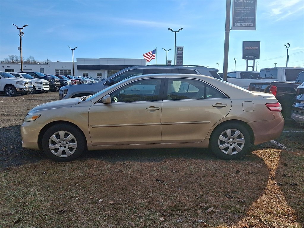 Used 2010 Toyota Camry LE image 4