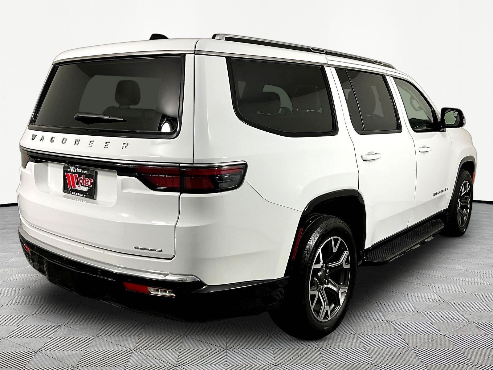 Used 2024 Jeep Wagoneer Series III AWD/4WD image 6