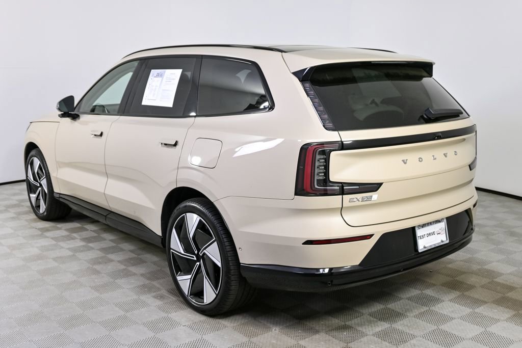 Certified 2025 Volvo EX90 Ultra AWD/4WD image 4