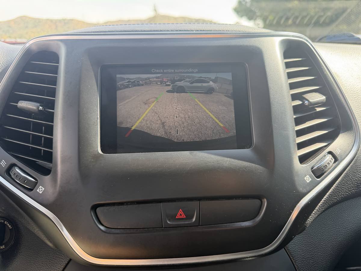 Used 2019 Jeep Cherokee Latitude w/ Popular Appearance Group FWD image 14