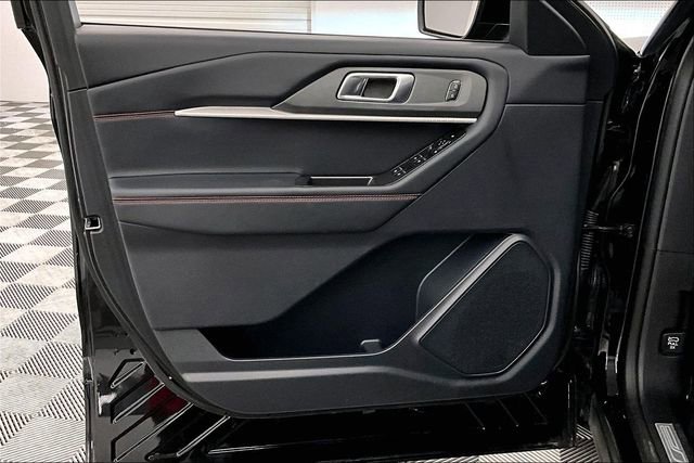 Used 2025 Ford Explorer ST-Line image 18
