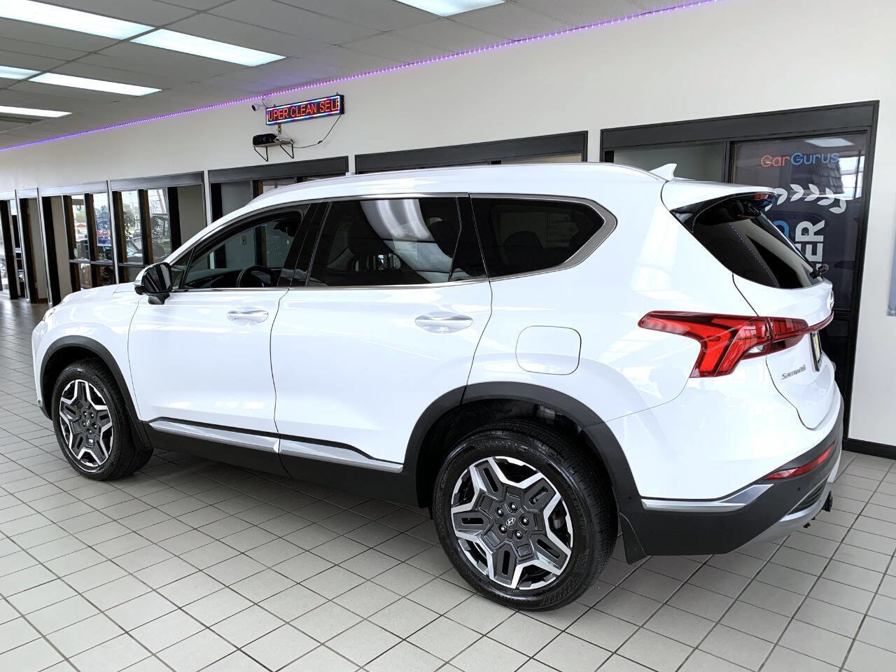Used 2023 Hyundai Santa Fe Limited w/ Cargo Package AWD/4WD image 4