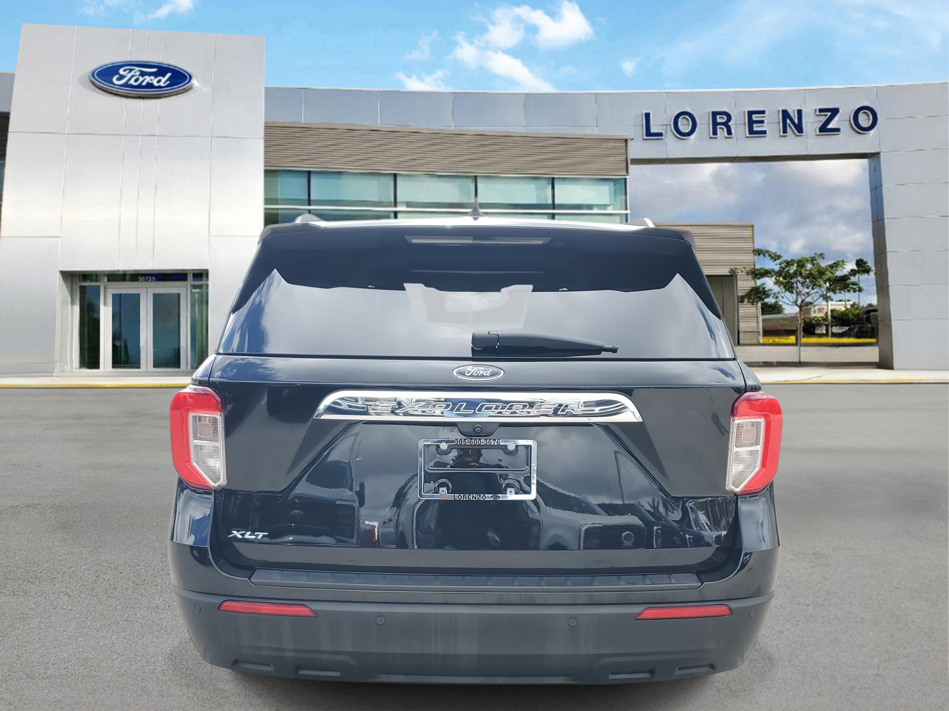 Used 2023 Ford Explorer XLT image 6