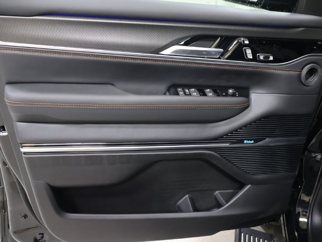 New 2026 Jeep Grand Wagoneer Summit AWD/4WD image 10