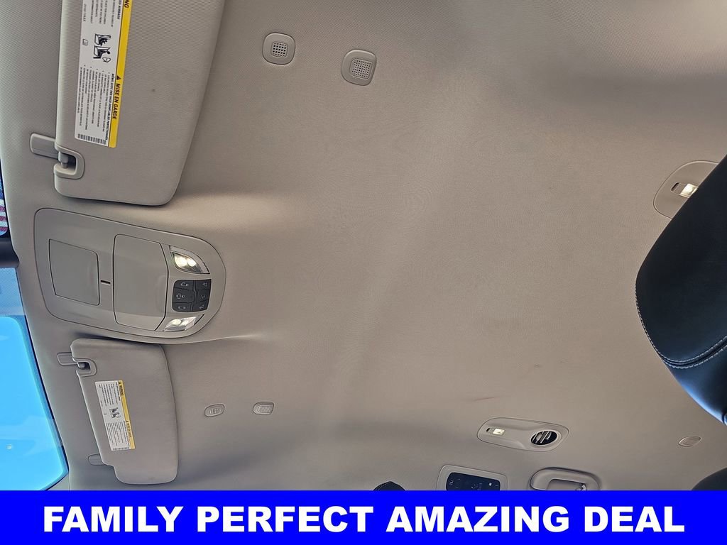 Used 2024 Chrysler Pacifica Select image 32