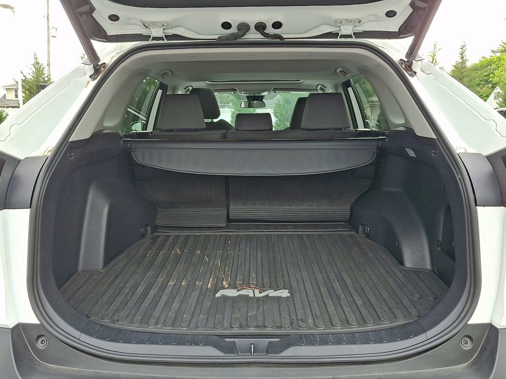 Used 2021 Toyota RAV4 XLE w/ Convenience Package AWD/4WD image 28