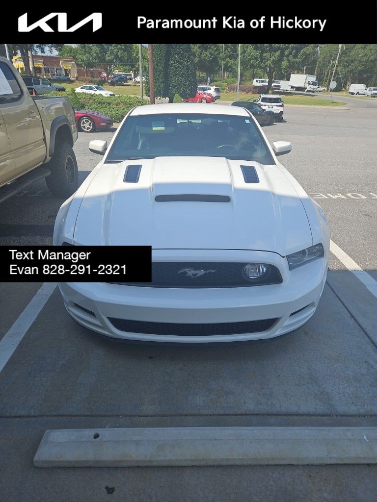 Used 2013 Ford Mustang GT Premium w/ Comfort Pkg RWD image 3
