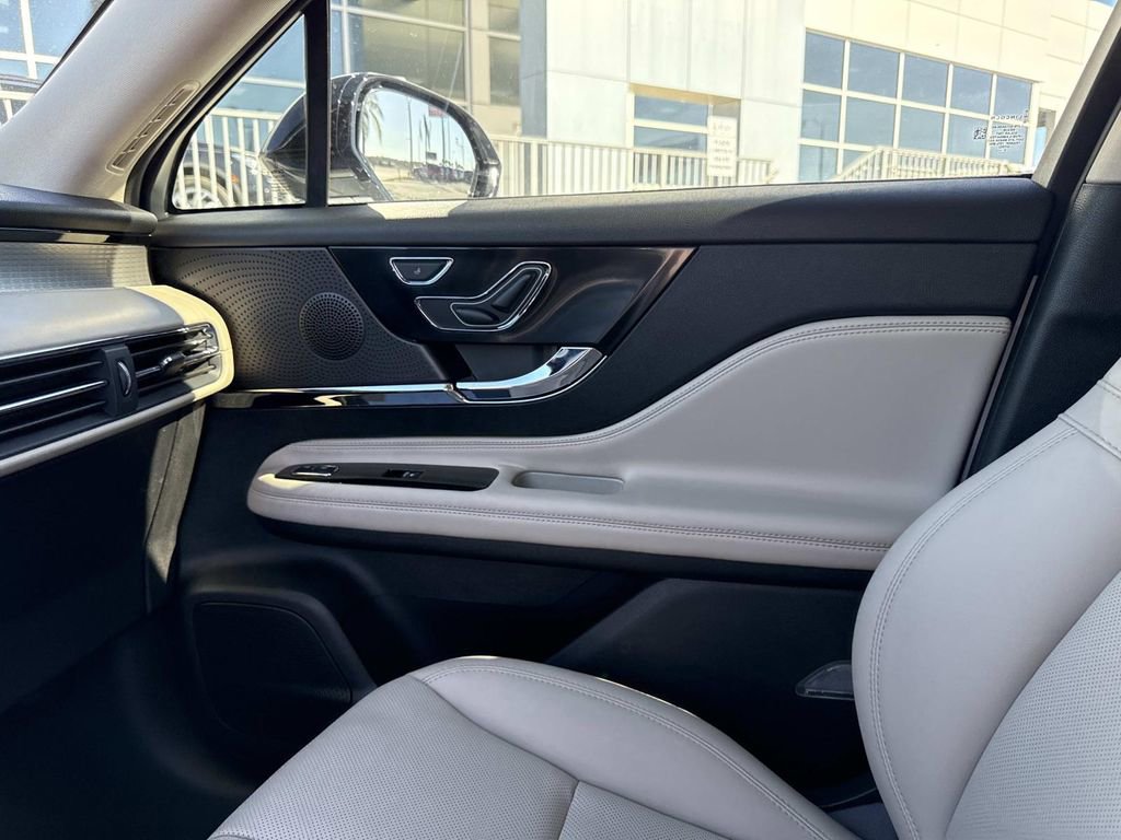 New 2026 Lincoln Corsair Premiere image 22