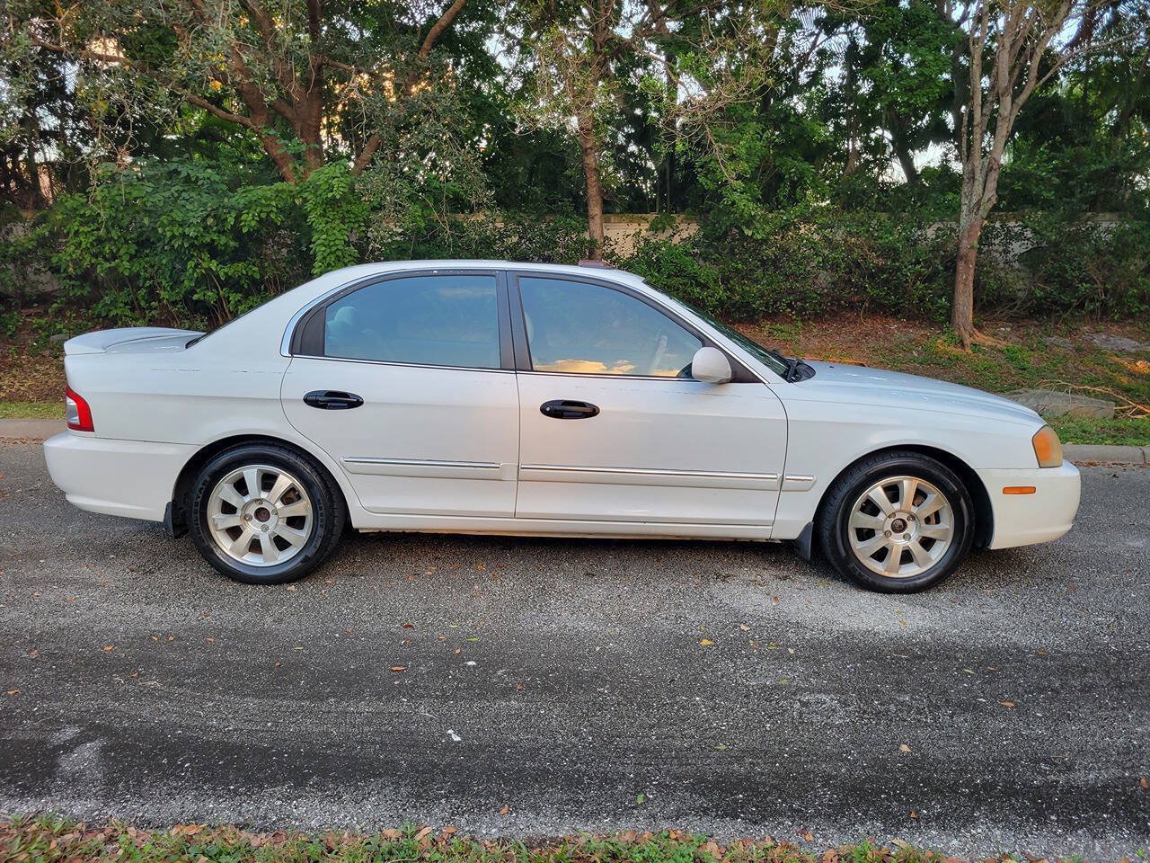 Used 2004 Kia Optima FWD image 8