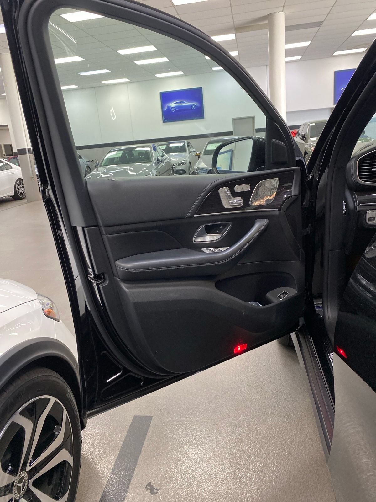 Used 2022 Mercedes-Benz GLS 450 4MATIC image 9
