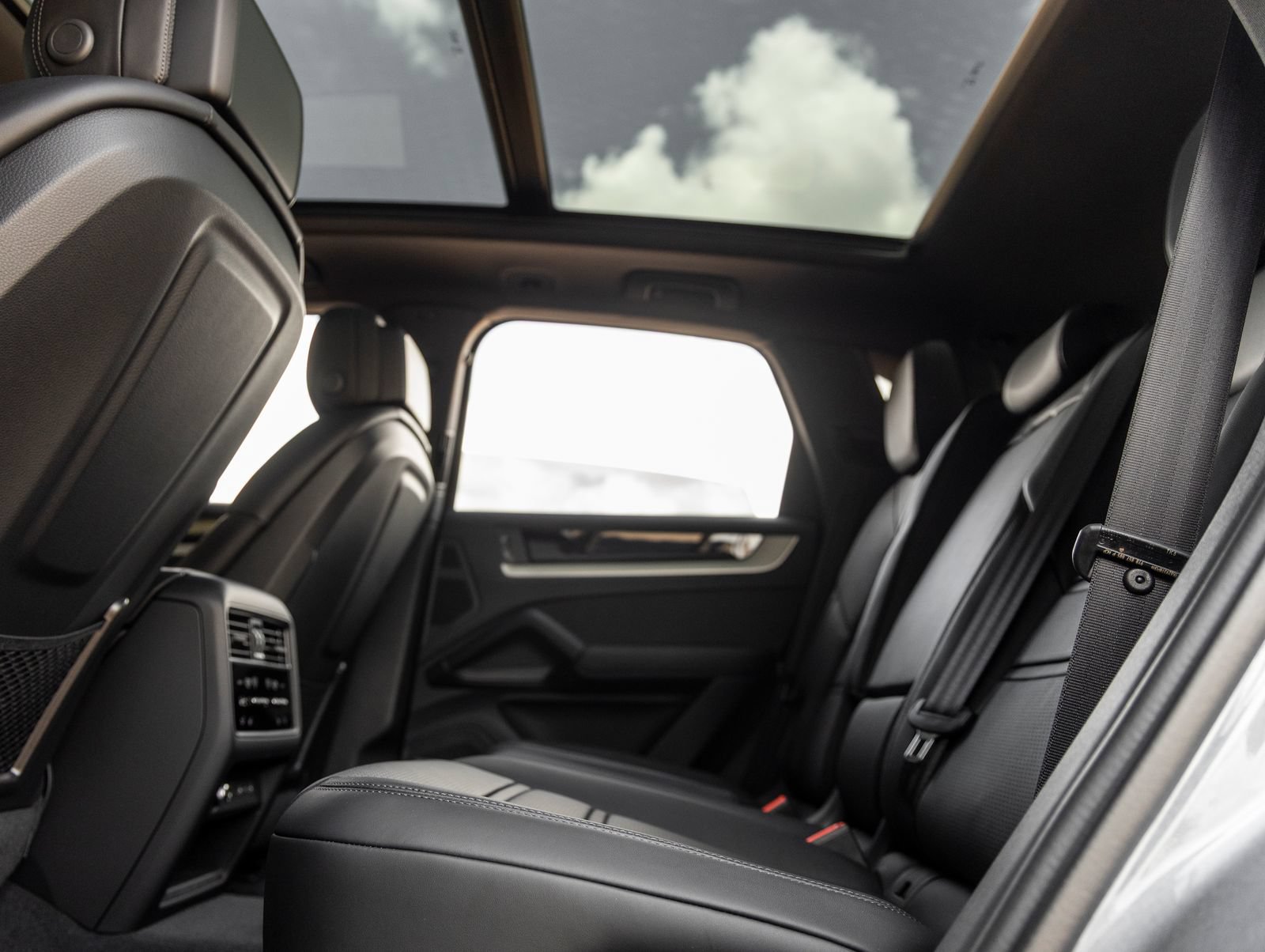 New 2026 Porsche Cayenne S AWD/4WD image 32