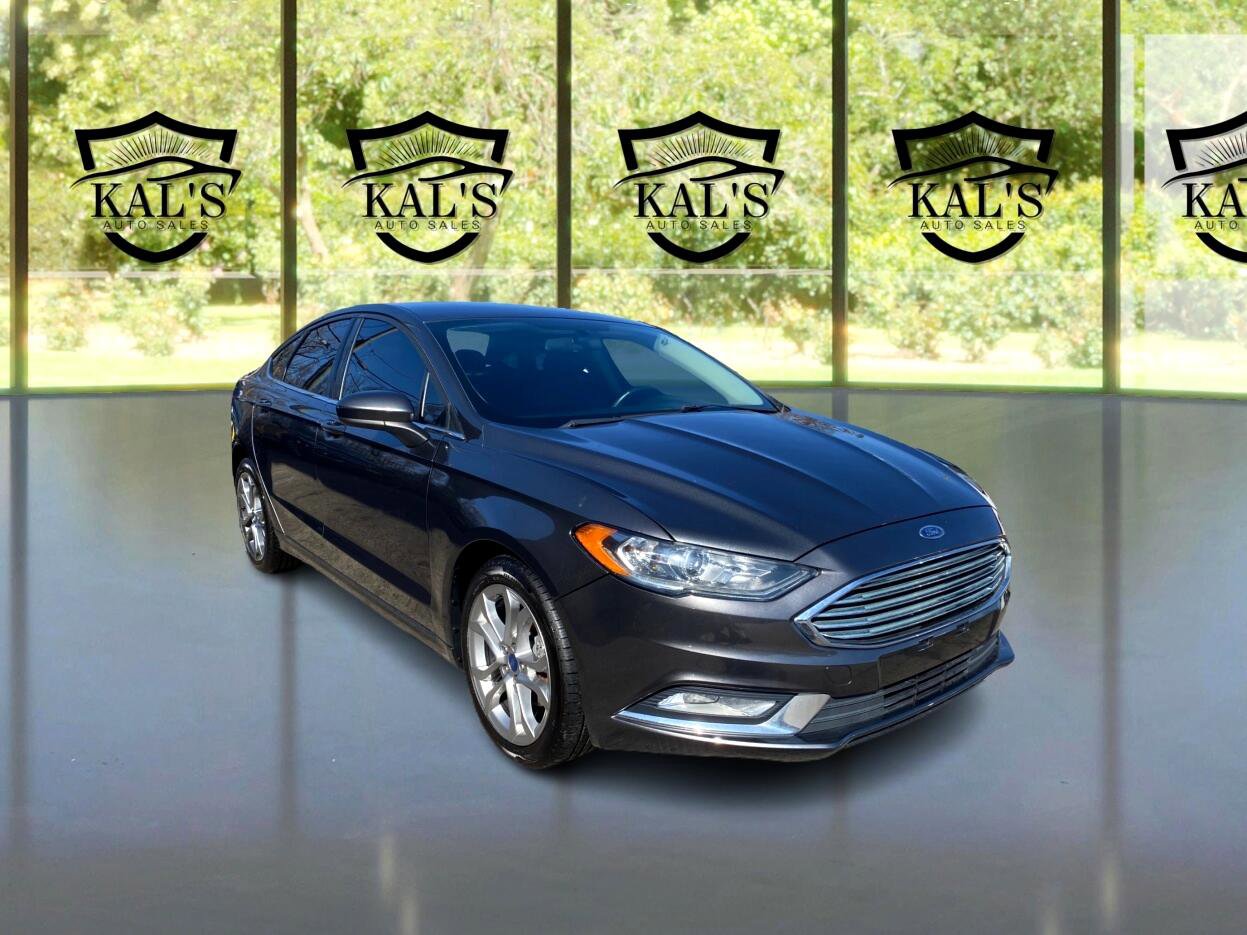 Used 2017 Ford Fusion SE w/ Equipment Group 201A image 3