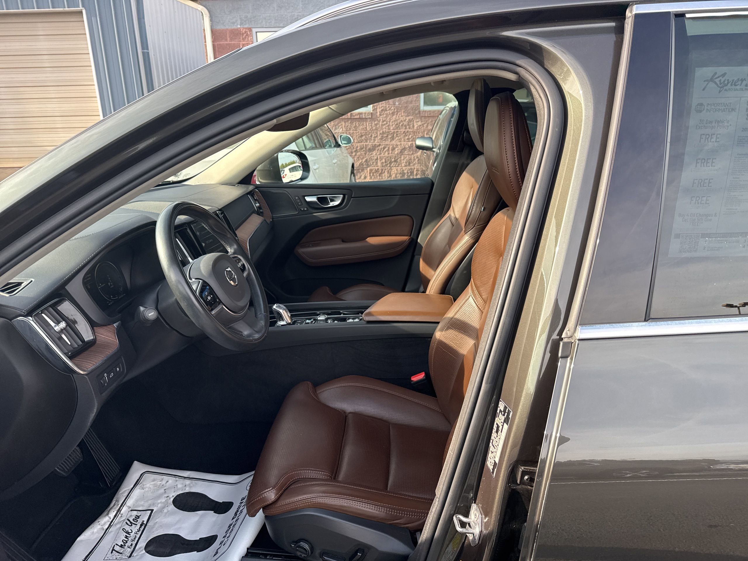 Used 2019 Volvo XC60 T8 Inscription w/ Advanced Package image 11