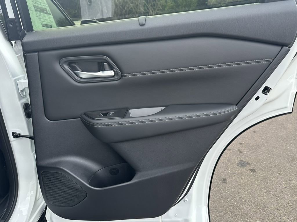 New 2025 Nissan Rogue SL w/ Tech Package image 27