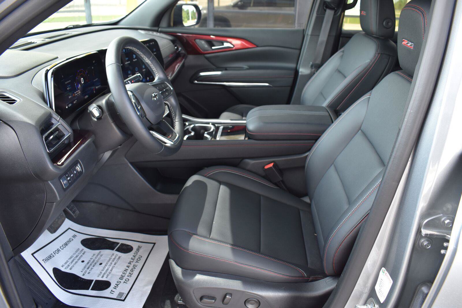 Used 2025 Chevrolet Traverse Z71 w/ Driver Confidence Package AWD/4WD image 28