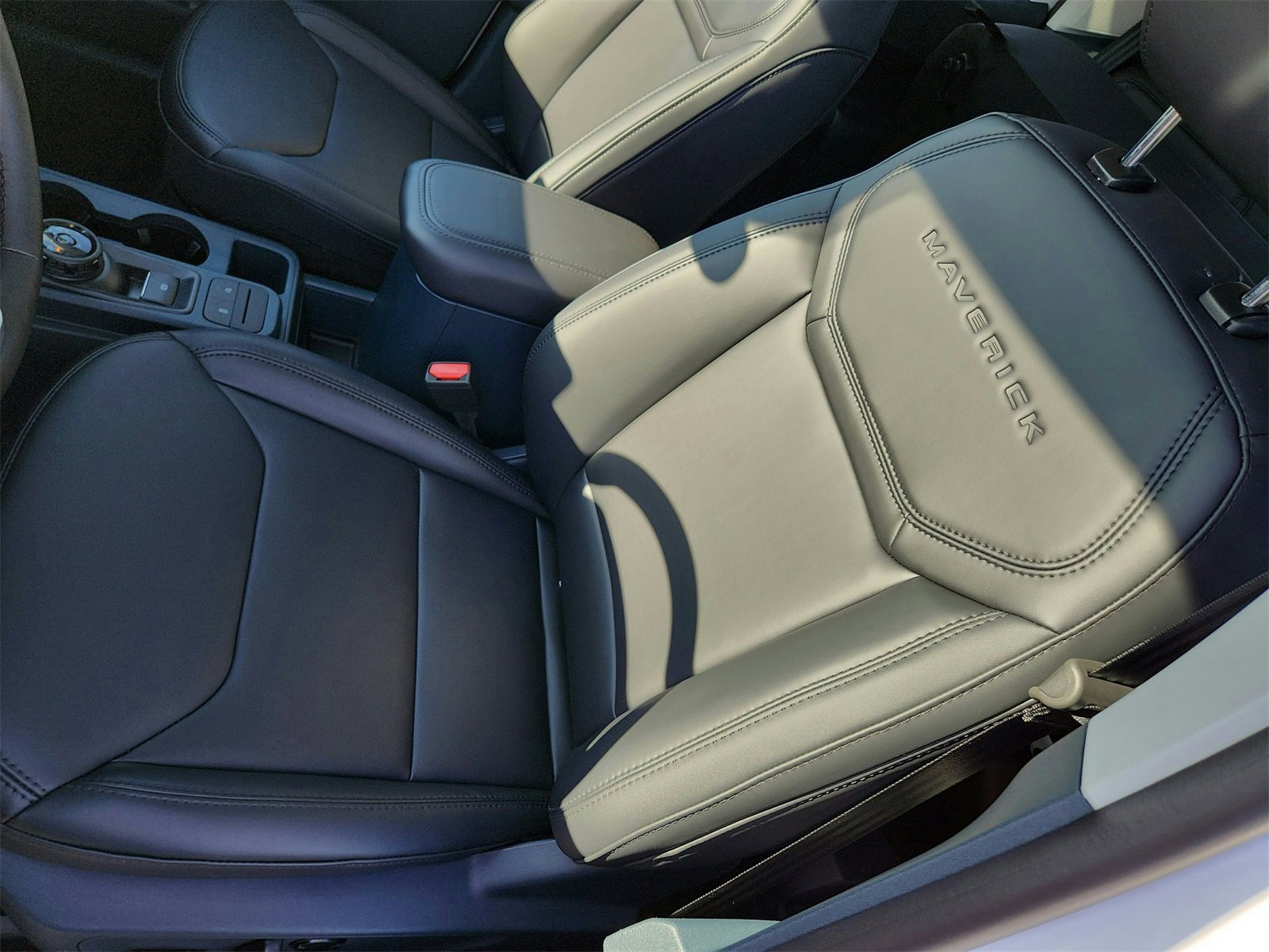 New 2025 Ford Maverick Lariat w/ Black Appearance Package image 10