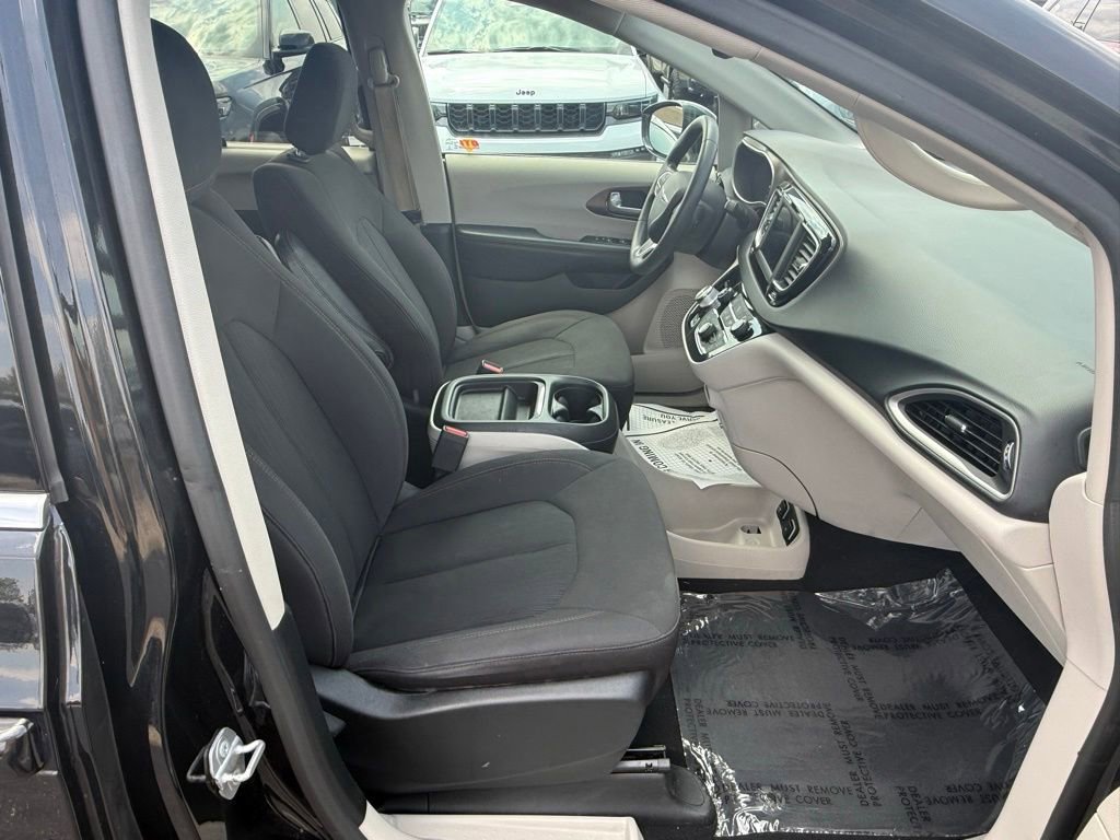 Used 2018 Chrysler Pacifica Touring Plus w/ Tire & Wheel Group FWD image 39