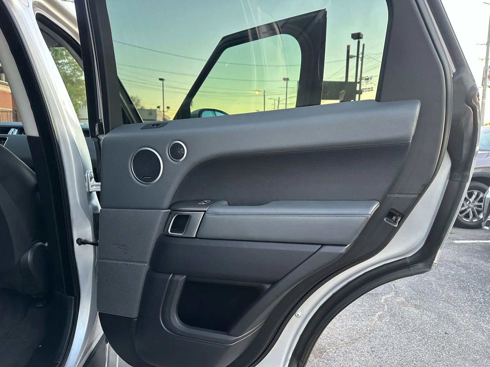 Used 2014 Land Rover Range Rover Sport SE image 9