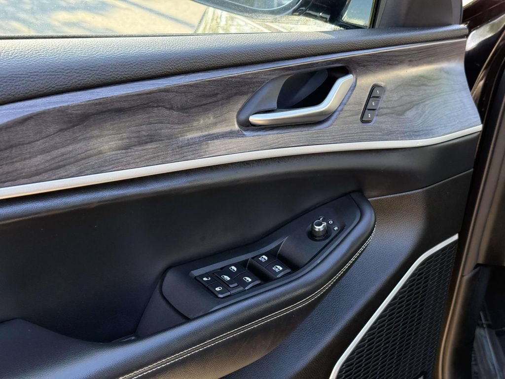 Used 2023 Jeep Grand Cherokee 4WD 4xe w/ Luxury Tech Group II image 34
