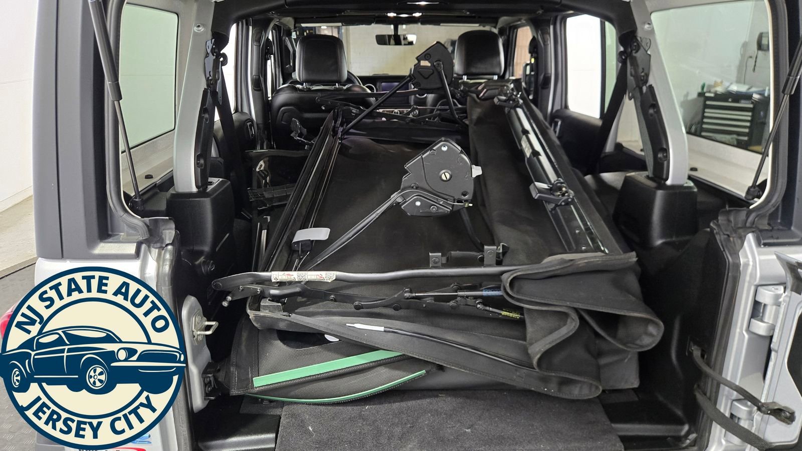 Used 2023 Jeep Wrangler Unlimited Rubicon 4xe w/ Dual Top Group image 35