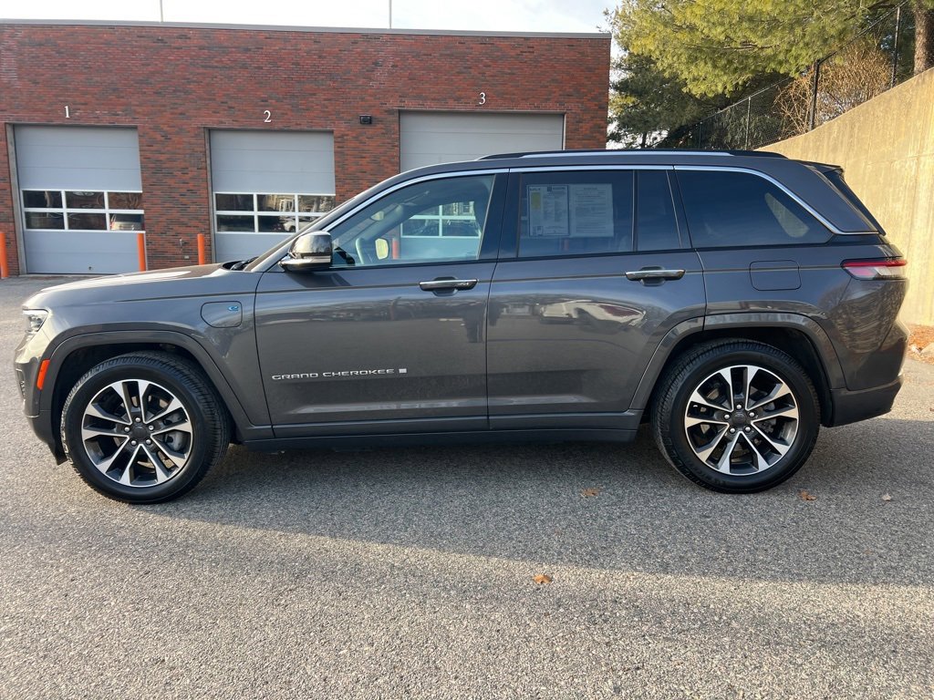 Used 2023 Jeep Grand Cherokee Overland image 2
