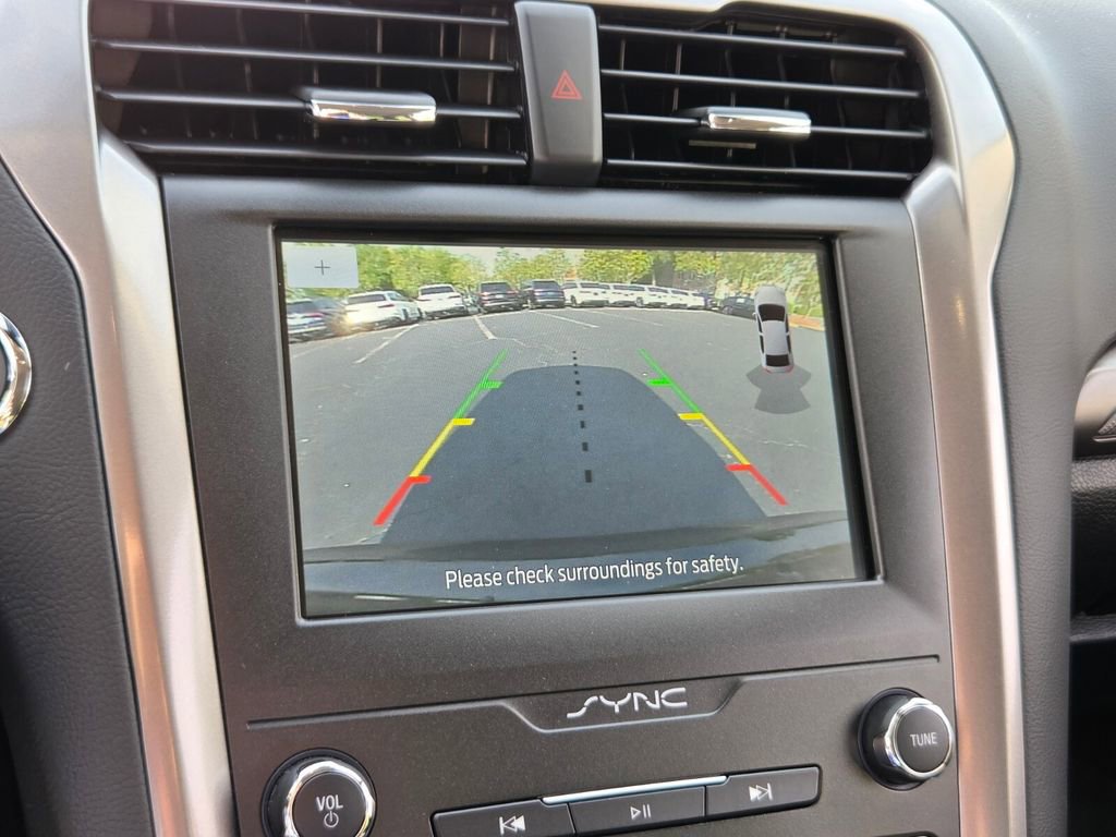 Used 2020 Ford Fusion SE FWD image 13