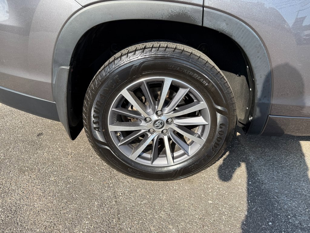 Used 2017 Toyota Highlander XLE image 35