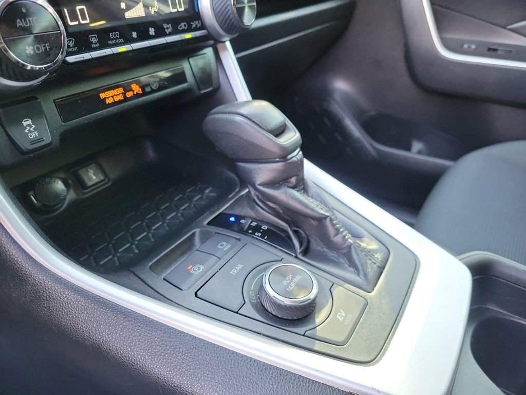 Used 2021 Toyota RAV4 LE image 29