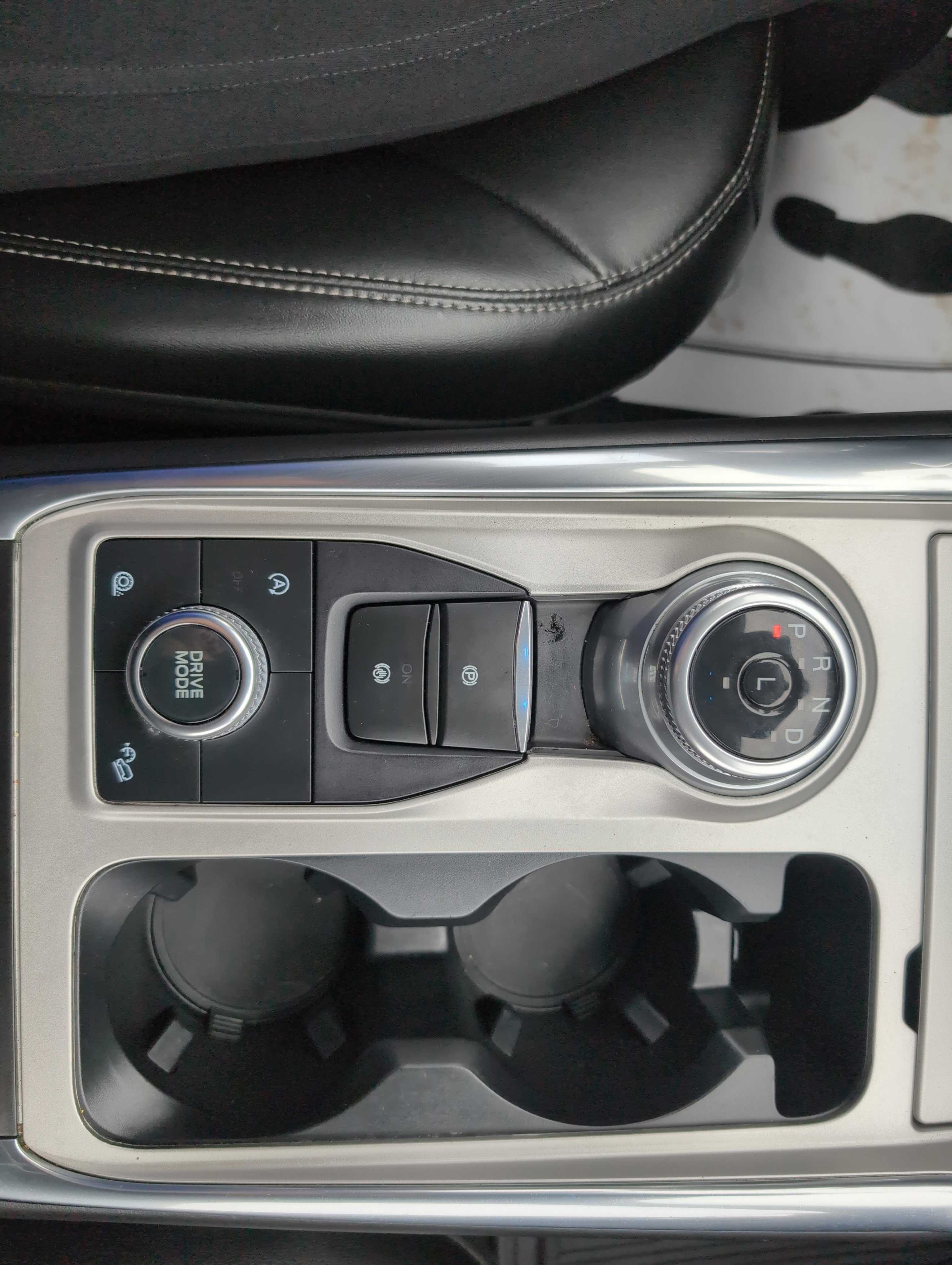 Used 2024 Ford Explorer XLT w/ Equipment Group 202A image 31