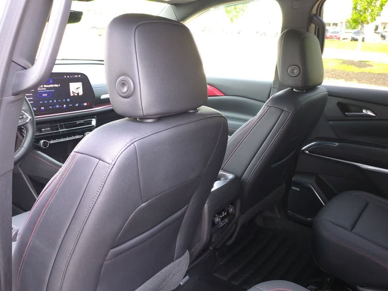 Used 2025 Chevrolet Traverse Z71 w/ Enhanced Driving Package AWD/4WD image 17