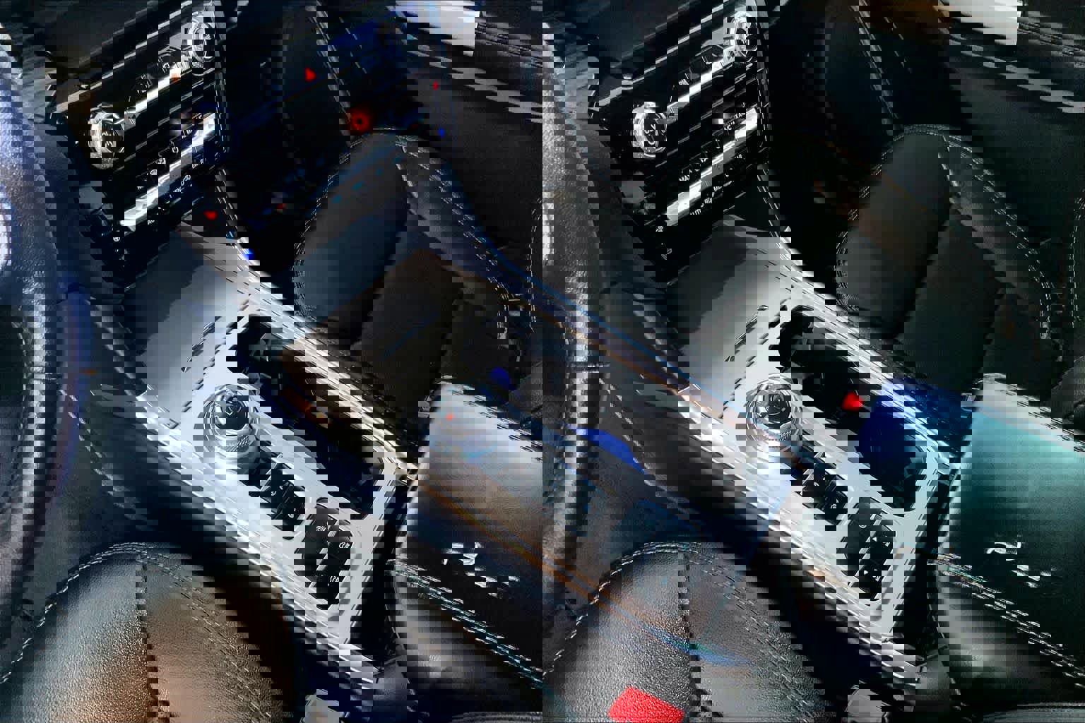 Used 2022 Ford Explorer Limited w/ Equipment Group 301A image 16