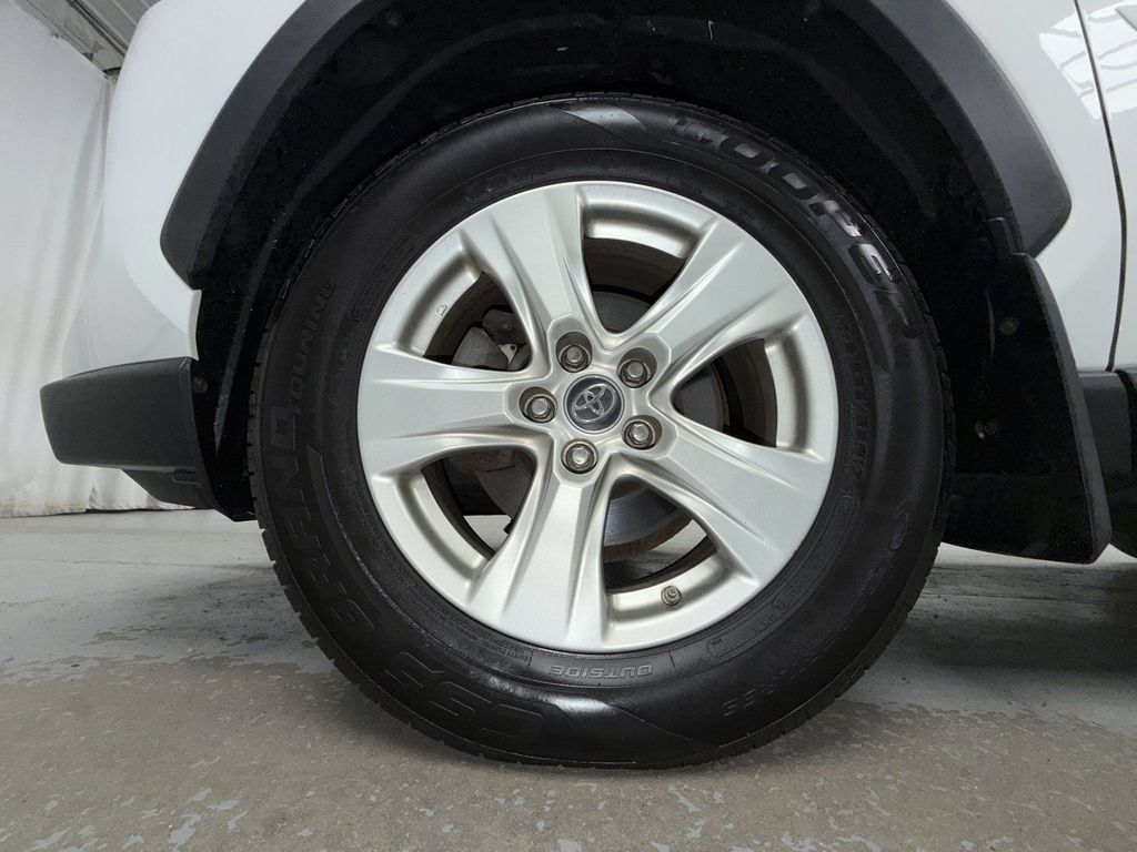 Used 2019 Toyota RAV4 XLE AWD/4WD image 18
