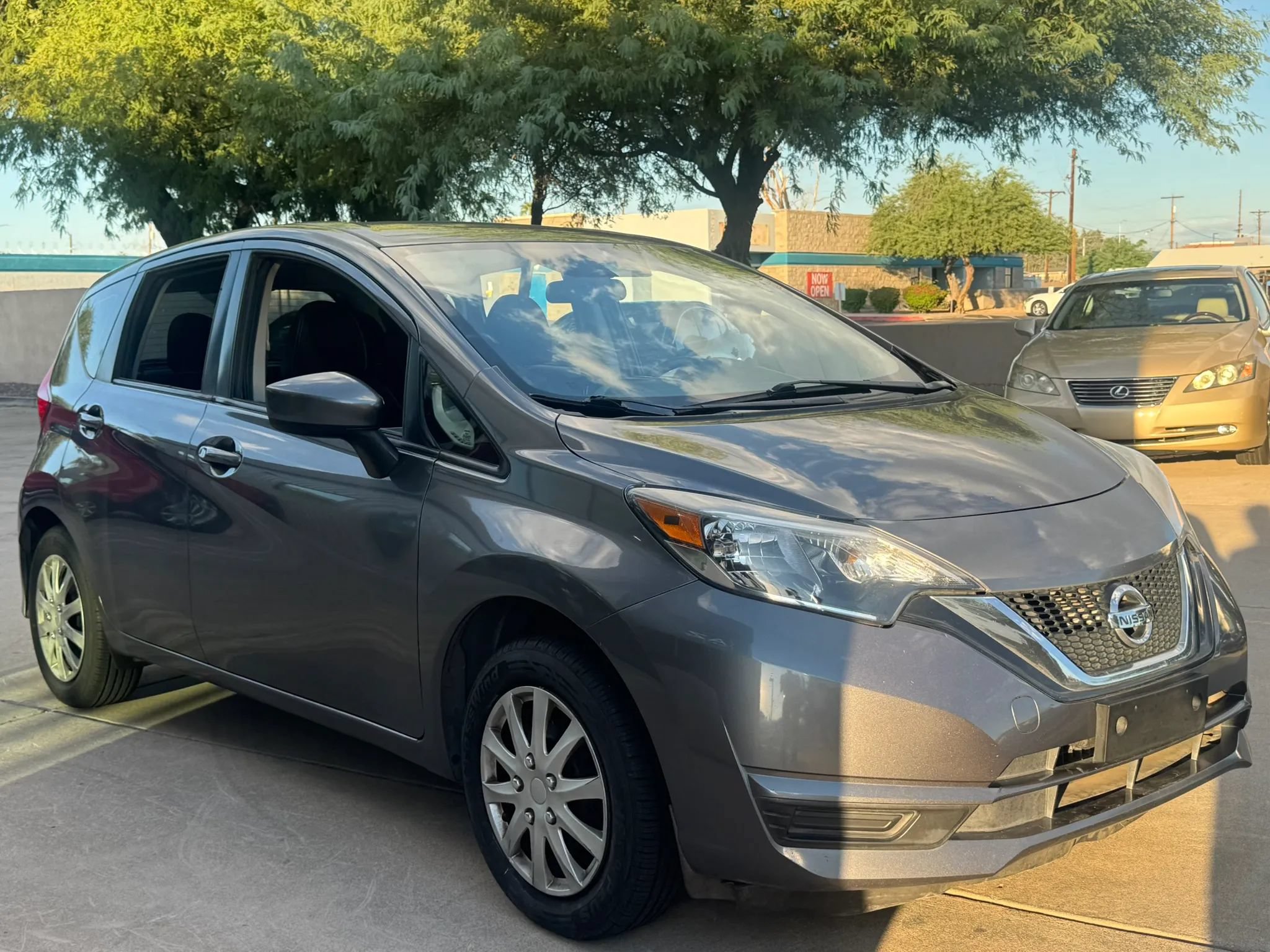 Used 2018 Nissan Versa Note FWD image 3
