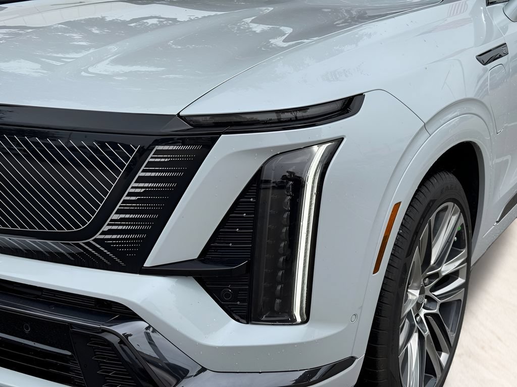 New 2027 Cadillac Vistiq Platinum w/ LPO, Floor Liner Package AWD/4WD image 4