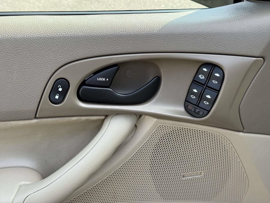 Used 2007 Ford Focus S FWD image 18