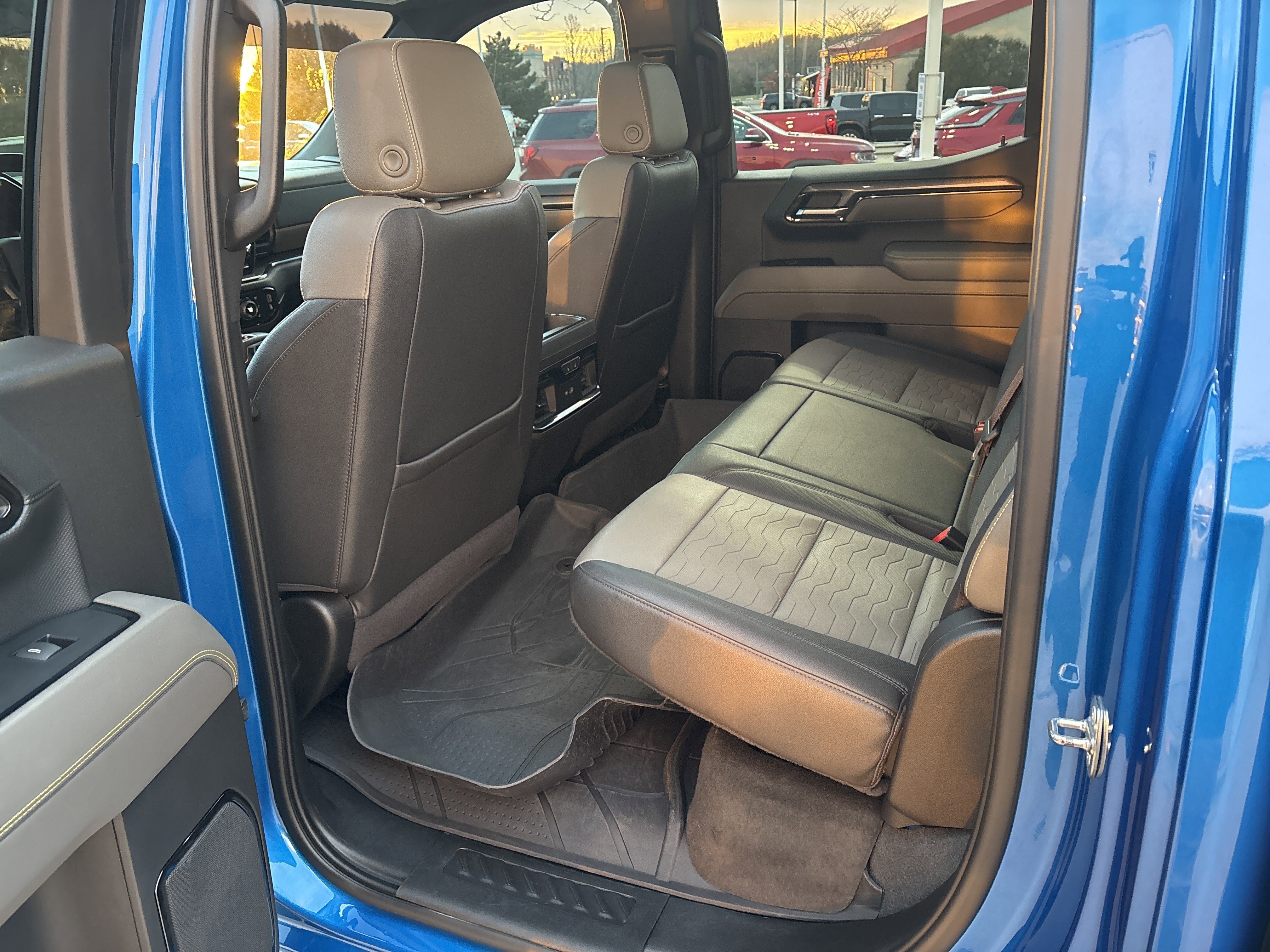 Used 2022 Chevrolet Silverado 1500 ZR2 w/ Technology Package image 12