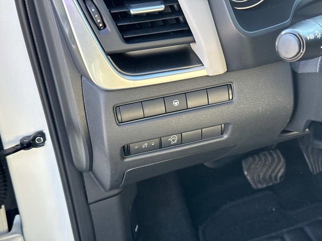 Used 2023 Nissan Rogue SV image 24