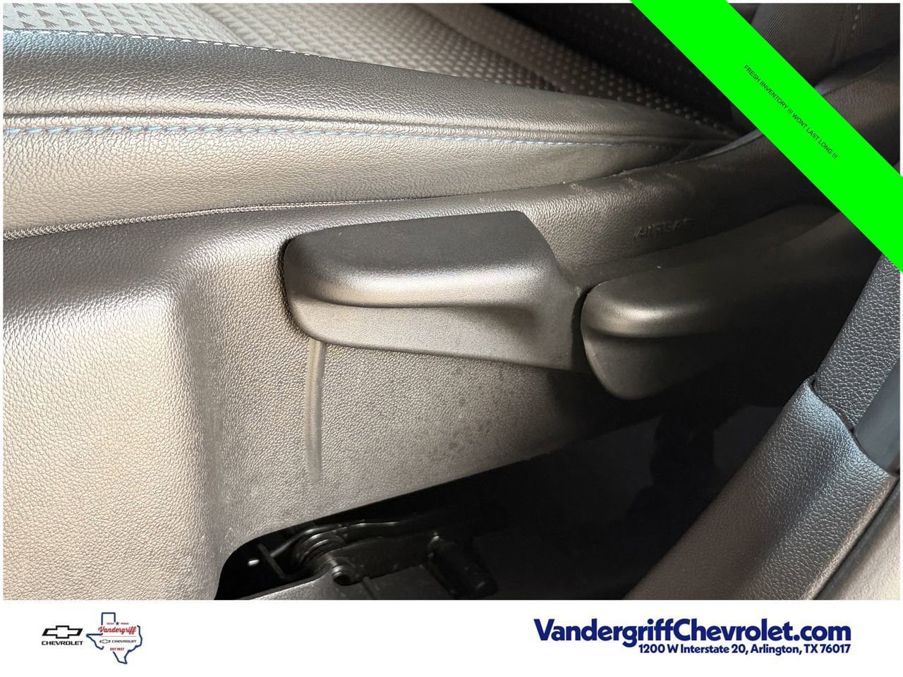 Used 2025 Chevrolet Trax LT w/ LT Convenience Package FWD image 26
