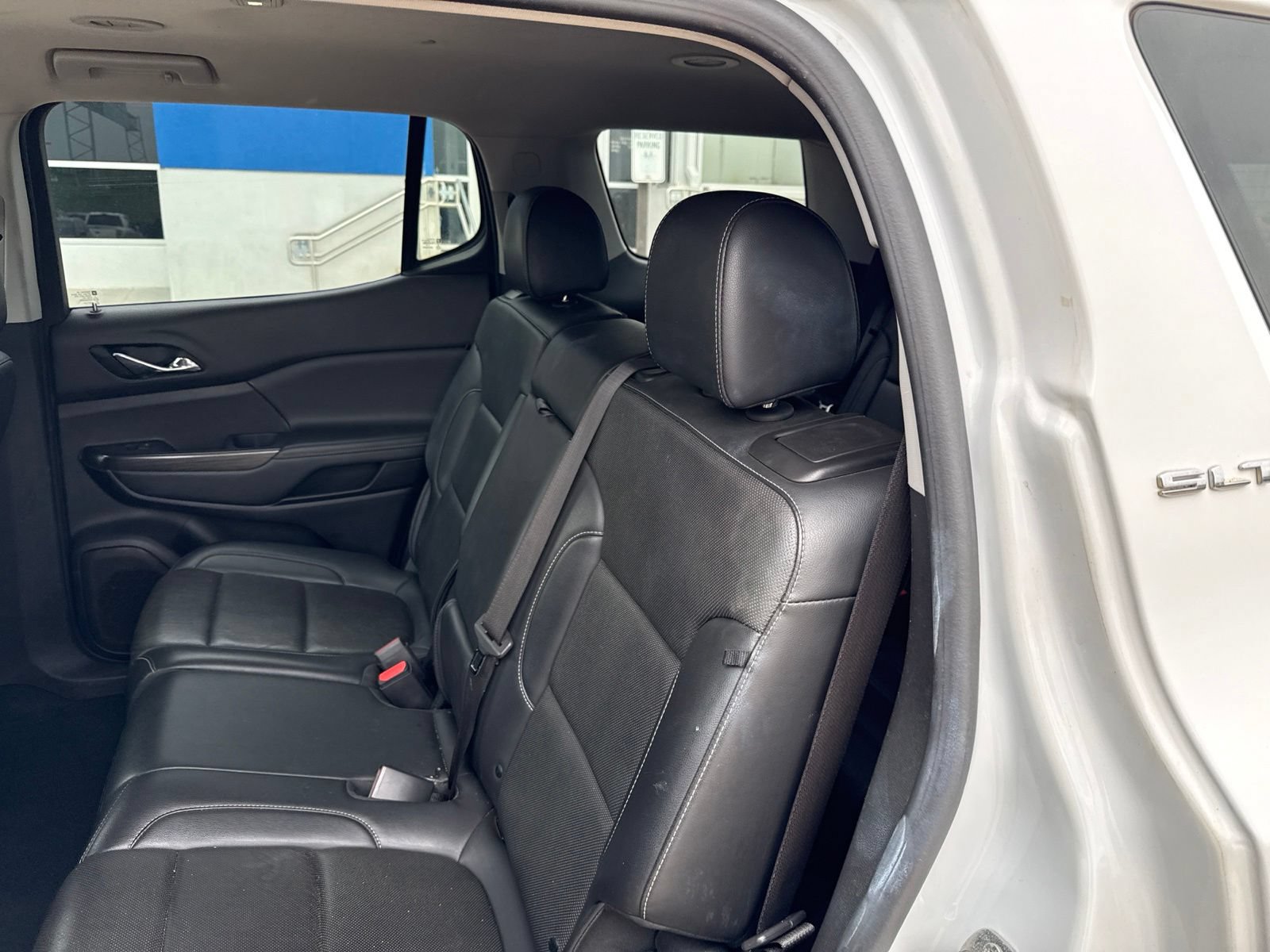 Used 2023 GMC Acadia SLT FWD image 11