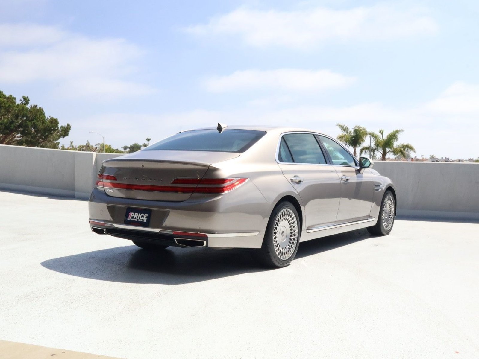 Used 2021 Genesis G90 3.3T Premium RWD image 9