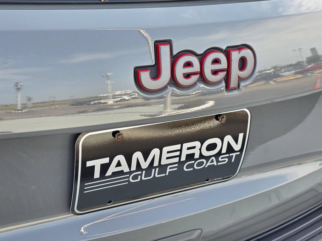 Used 2021 Jeep Grand Cherokee Trailhawk w/ Trailhawk Luxury Group AWD/4WD image 35
