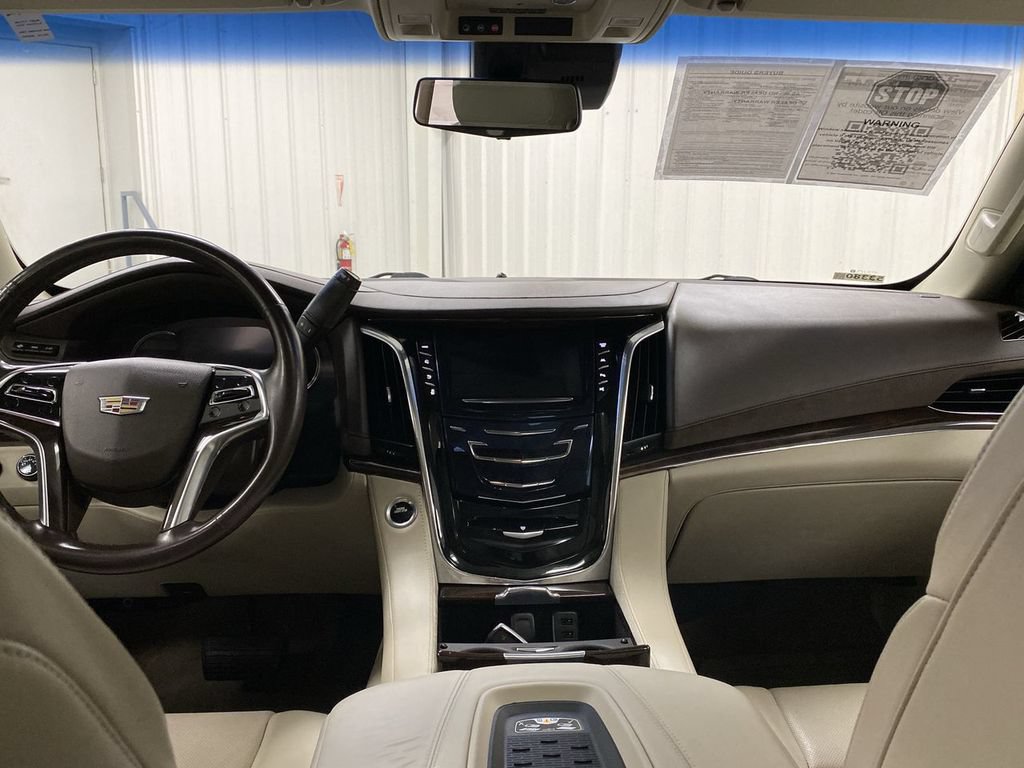 Used 2017 Cadillac Escalade Premium Luxury AWD/4WD image 10