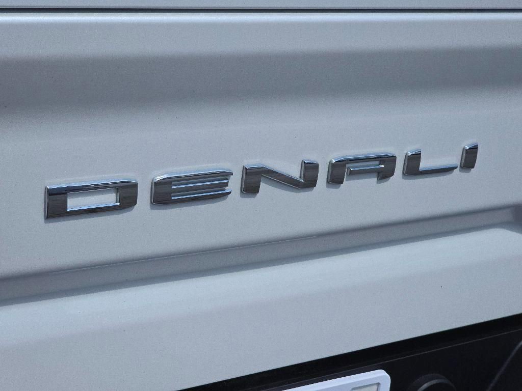 Used 2025 GMC Sierra 2500 Denali Ultimate w/ Snow Plow Prep/Camper Package image 12