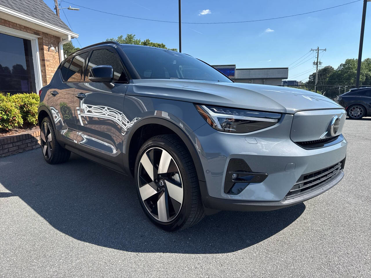 Used 2023 Volvo XC40 Recharge Ultimate w/ Protection Package Premier AWD/4WD image 5