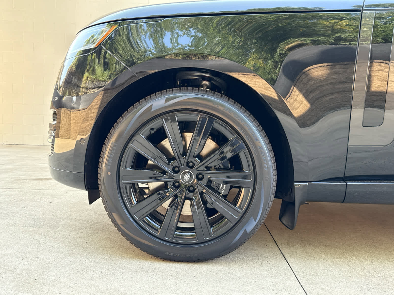 New 2025 Land Rover Range Rover SE image 6